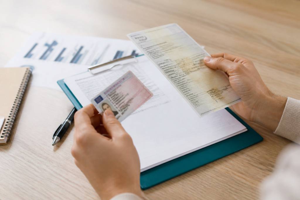 Faut il avoir le permis pour faire une carte grise ?