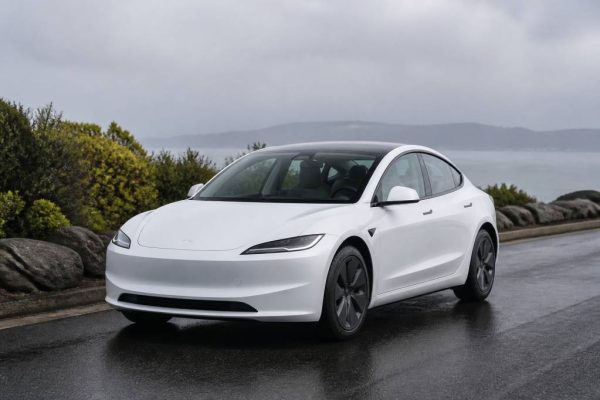 Carte grise Tesla : démarches, coût et documents à fournir