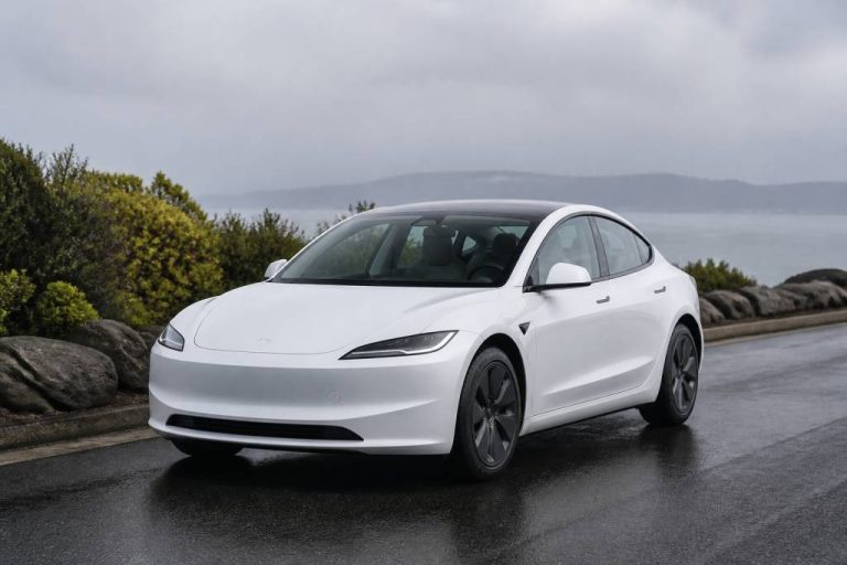 Carte grise Tesla : démarches, coût et documents à fournir